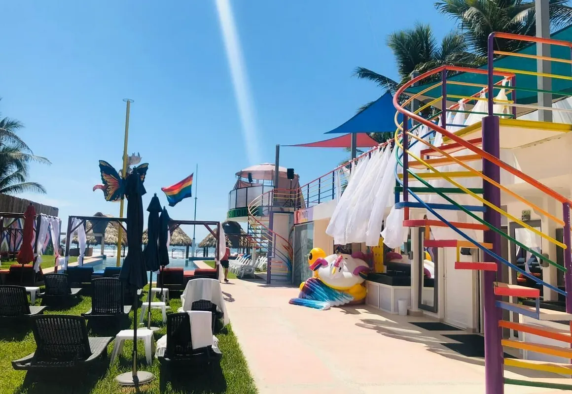 Club de Playa Dioses y Reinas hotel hero