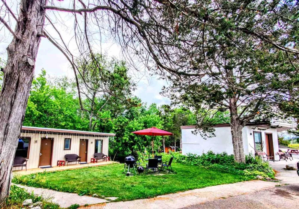 Salmon River Motel hotel hero