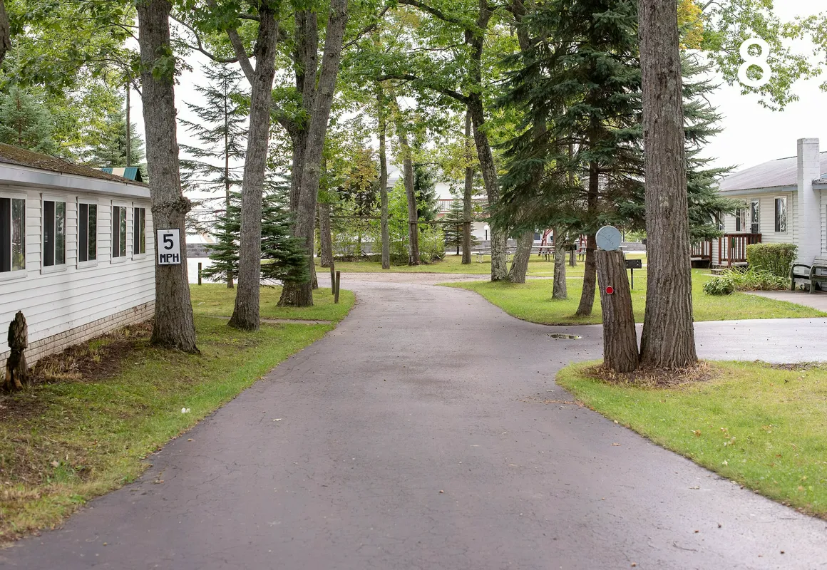 Stephan's R&R Resort hotel hero