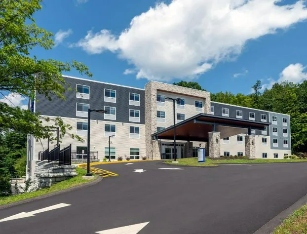 Holiday Inn Express & Suites Pittsfield - Berkshires by IHG hotel detail image 2