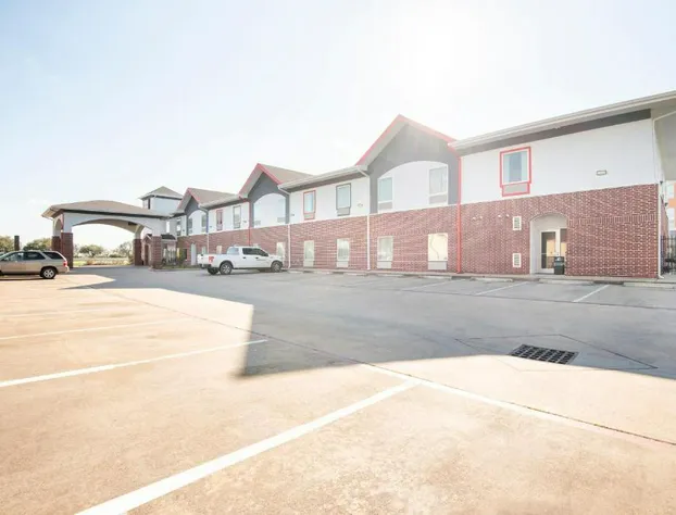 OYO Townhouse Clute Lake Jackson hotel detail image 1