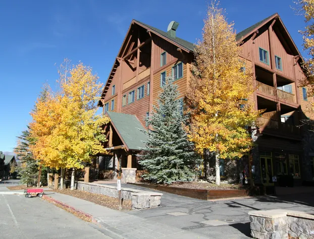 Arapahoe Lodge #8102 by Summit County Mountain Retreats hotel detail image 4