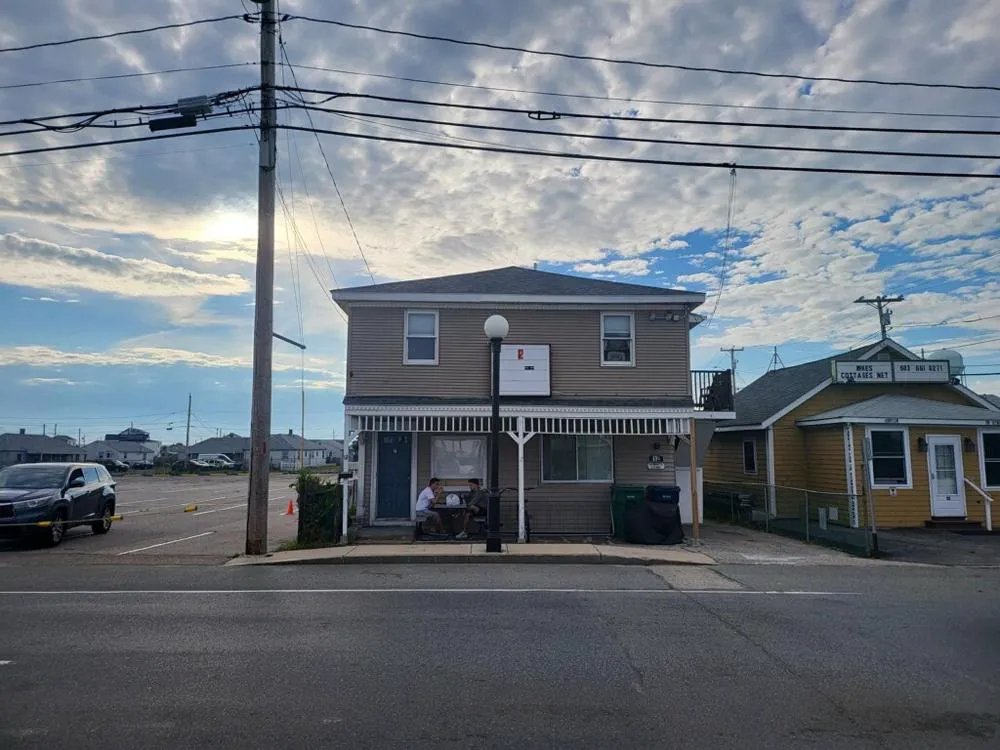 12 Ashworth Ave hotel hero