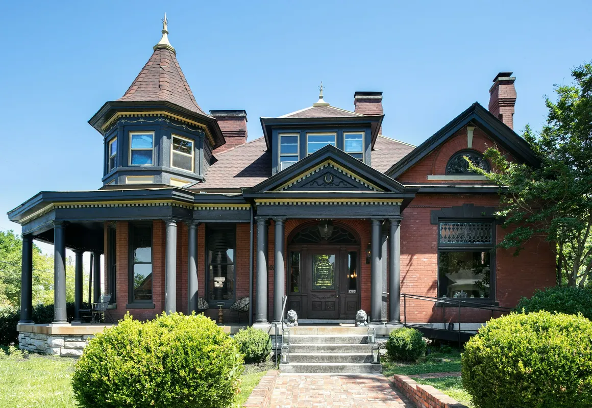 Urban Cowboy hotel hero