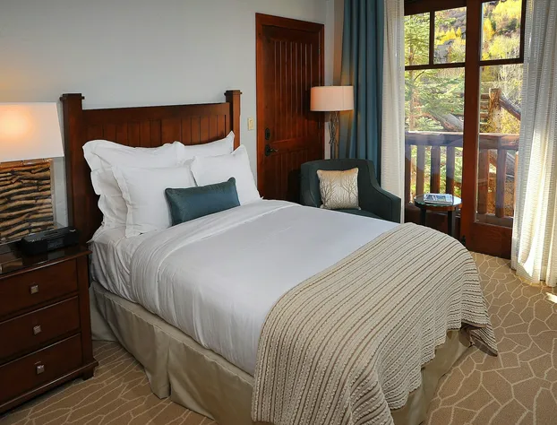 Ritz Carlton Bg Residentail St #327/328 2 Bedroom Condo by RedAwning hotel detail image 3