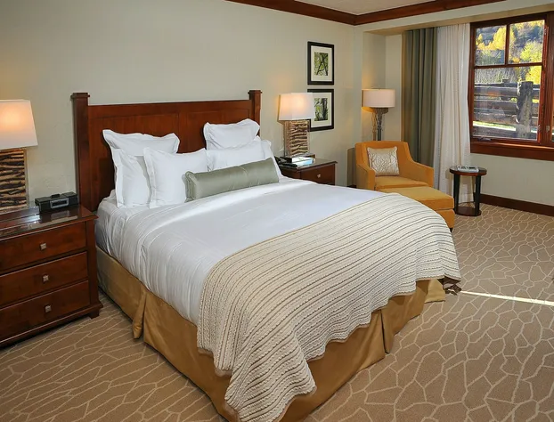 Ritz Carlton Bg Residentail St #327/328 2 Bedroom Condo by RedAwning hotel detail image 4