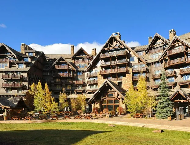 Ritz Carlton Bg Residentail St #327/328 2 Bedroom Condo by RedAwning hotel detail image 1