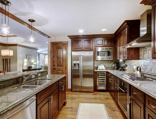 Luxury 2BR+Den Ritz-Carlton Residence by RedAwning - Save 20% on 7+ Nights! hotel detail image 1
