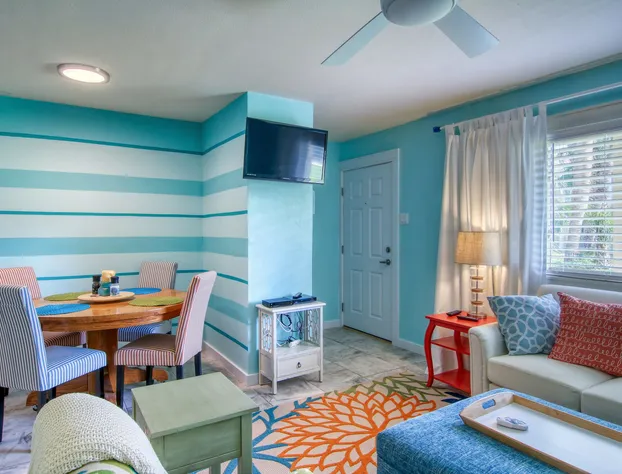 Courtyard #126 1 Bedroom Condo By Redawning hotel detail image 2