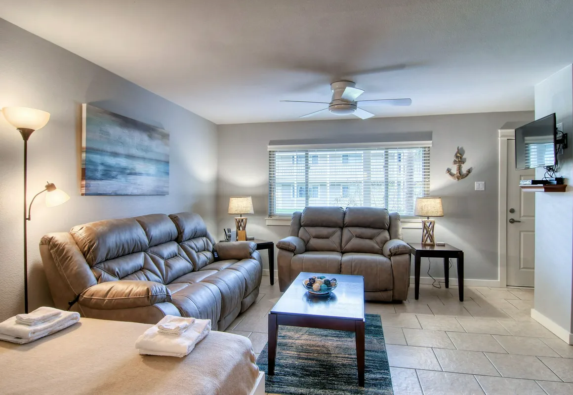 Courtyard #111 1 Bedroom Condo By Redawning hotel hero