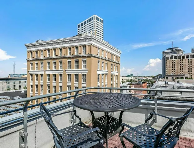 Gorgeous Condos Steps from French Quarter and Harrah’s St. hotel detail image 4