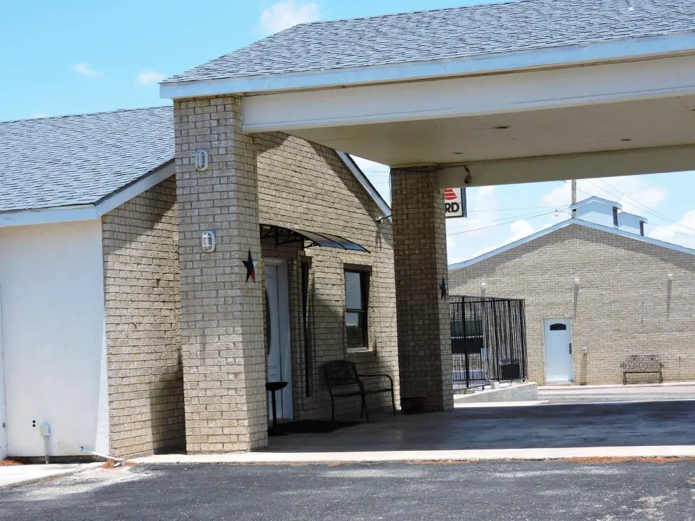 Riata Inn hotel hero