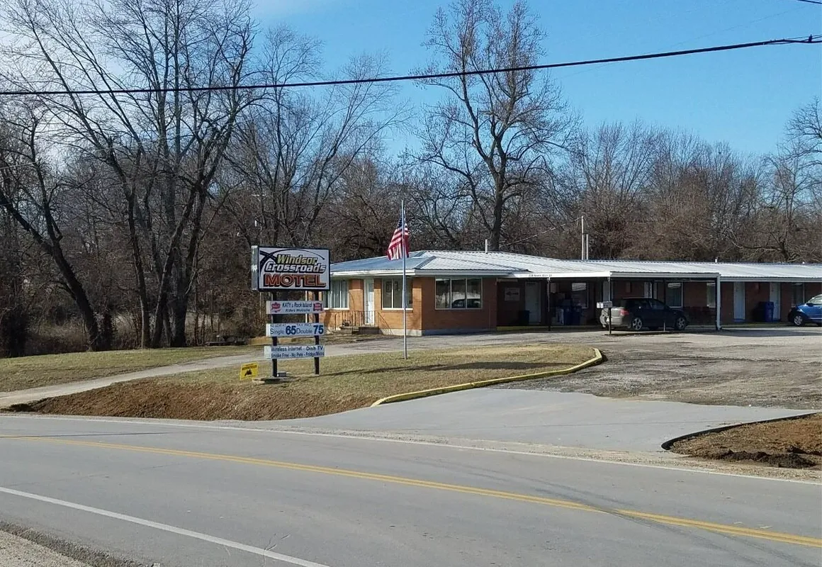 Windsor Crossroads Motel hotel hero