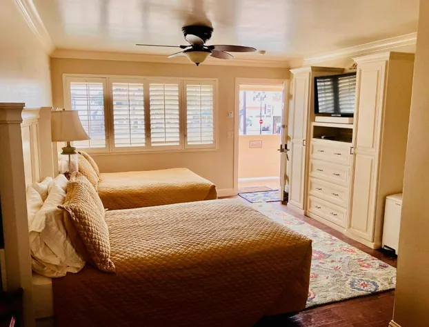 Beachcomber Inn hotel detail image 4