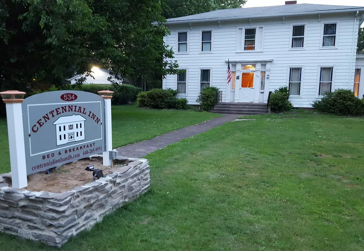 Centennial Inn Bed & Breakfast hotel hero