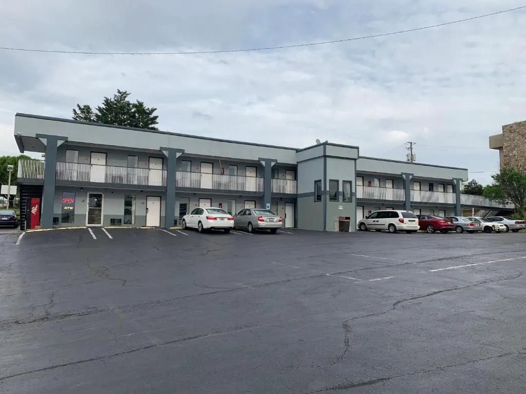 Royal Inn & Suites hotel hero