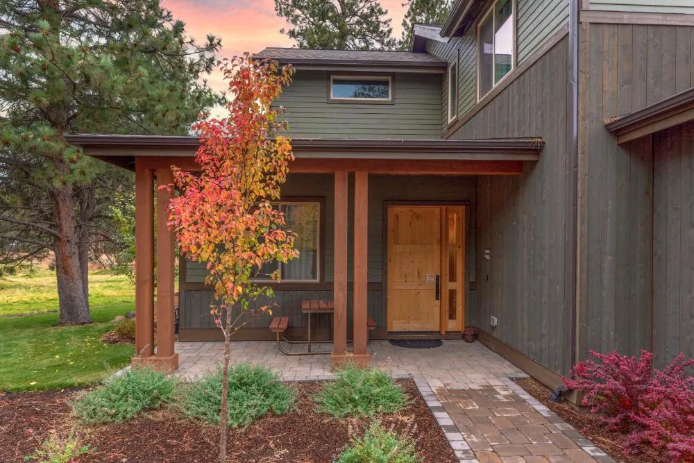 Pine Post Lodge hotel hero