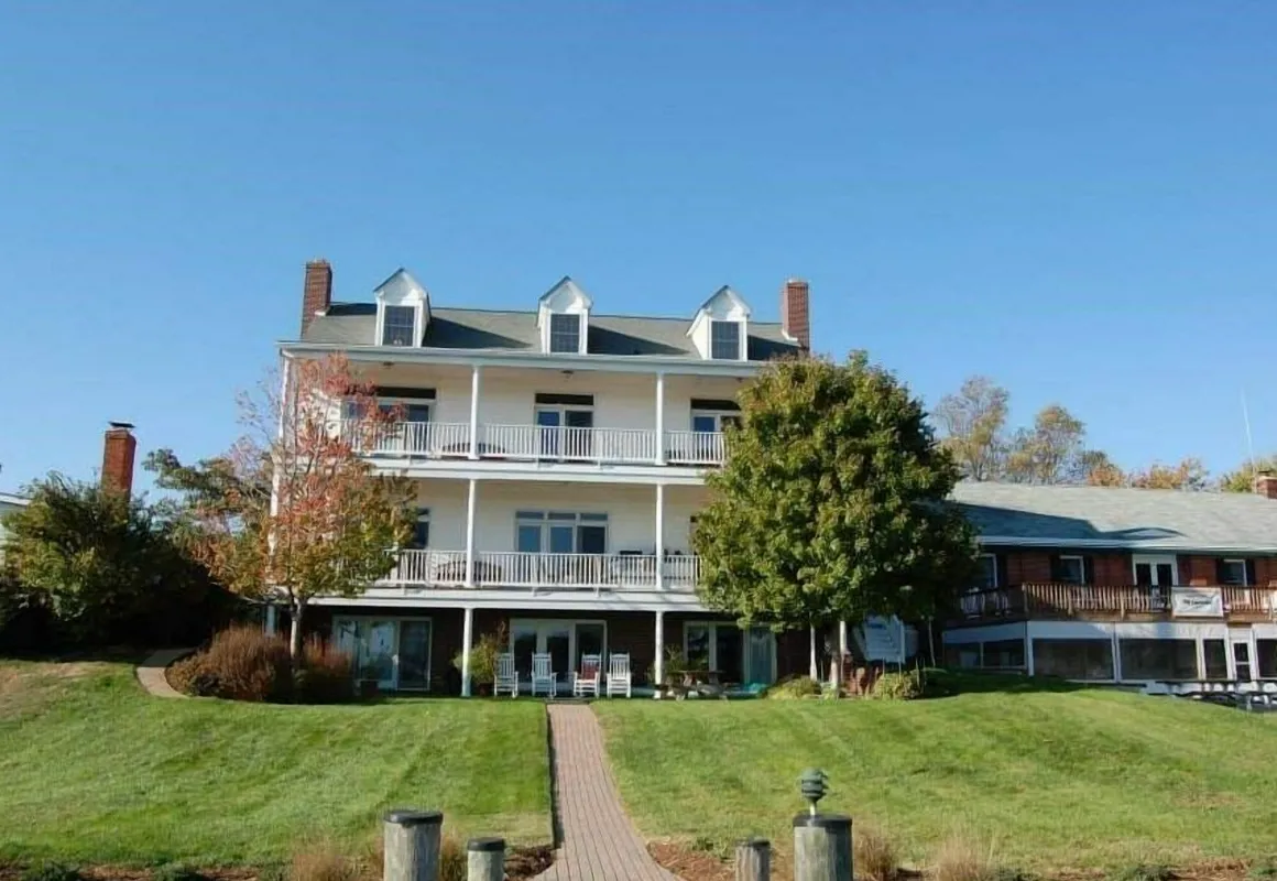 Blue Heron Inn - A Bed and Breakfast LLC hotel hero