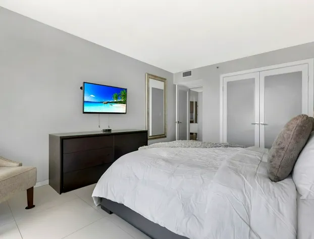 Ocean Breeze and Emerald Water hotel detail image 2