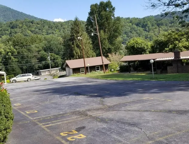 Tanglewood Motel and Log Cabins hotel detail image 3