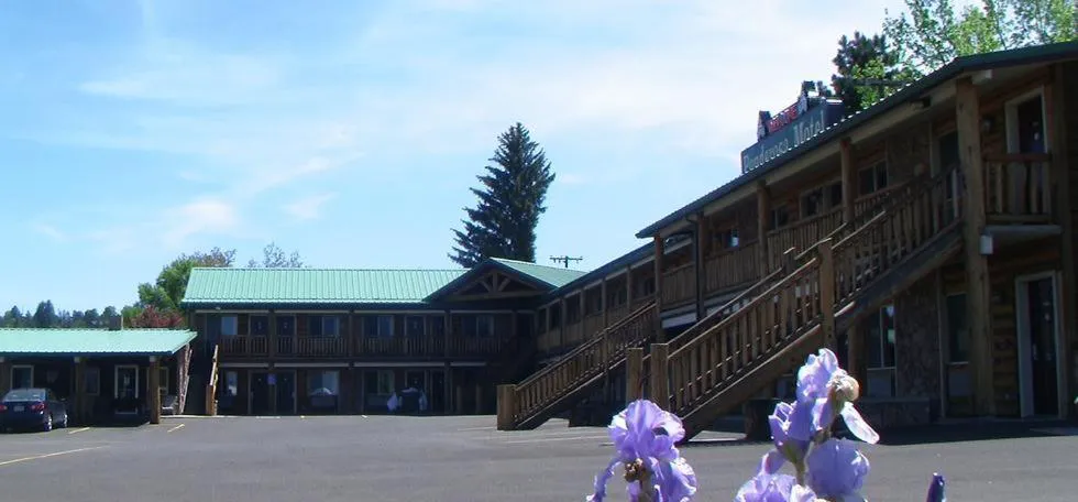 Ponderosa Motel hotel hero