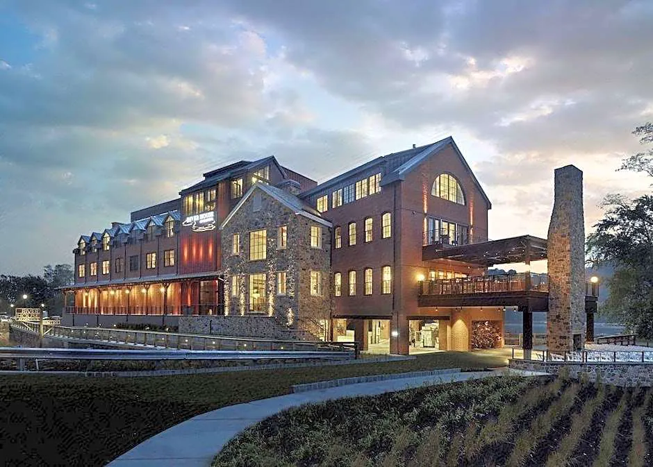 River House at Odette's hotel hero