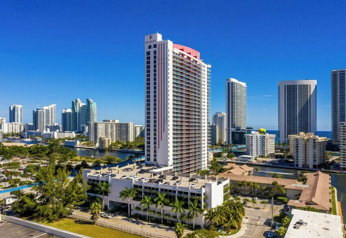 Beachwalk Resort hotel hero