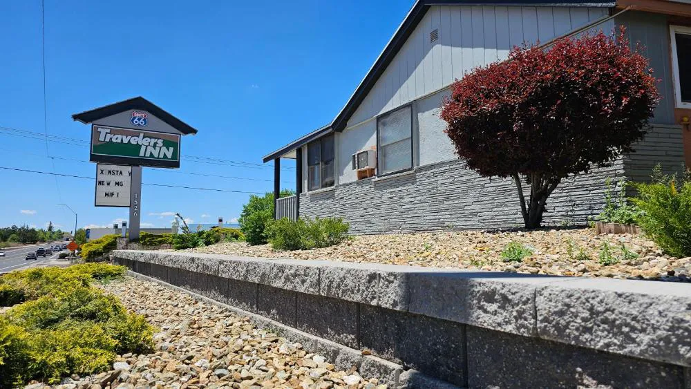 Travelers Inn hotel hero