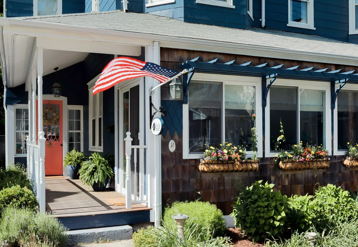 East Bay Bed & Breakfast hotel hero