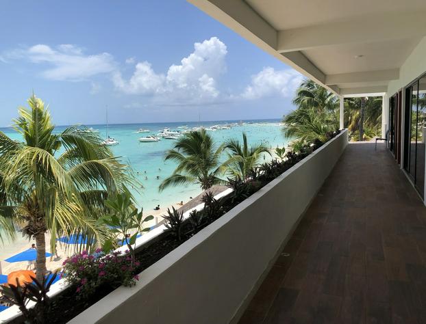 Cuxos Hotel Beachfront hotel detail image 1