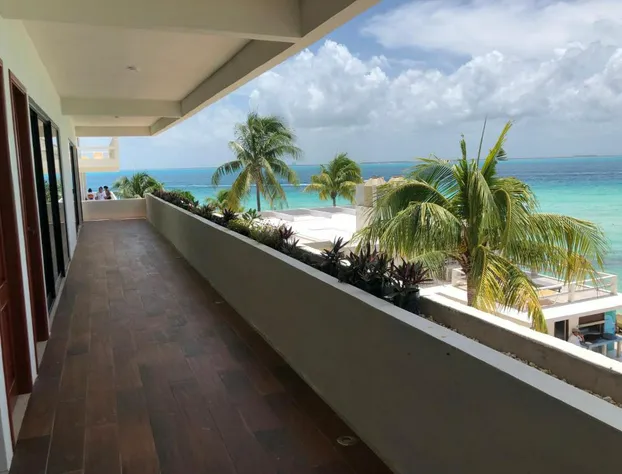 Cuxos Hotel Beachfront hotel detail image 3