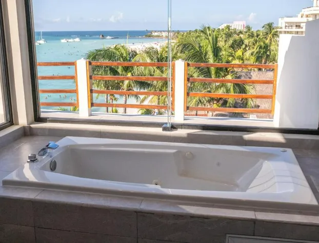 Cuxos Hotel Beachfront hotel detail image 2