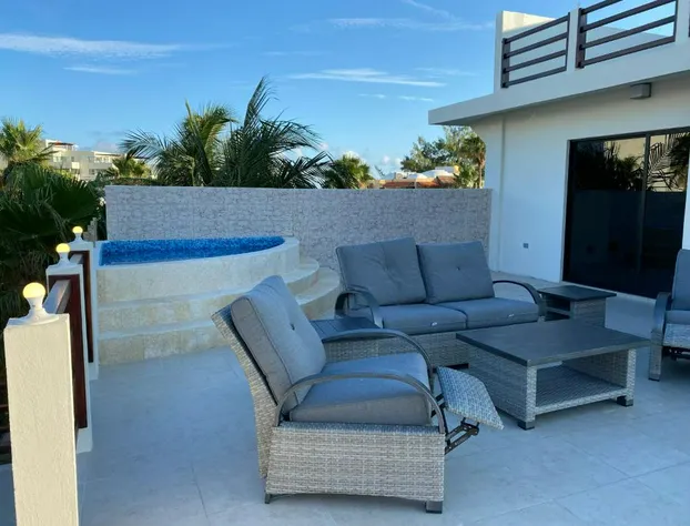 Cuxos Hotel Beachfront hotel detail image 3