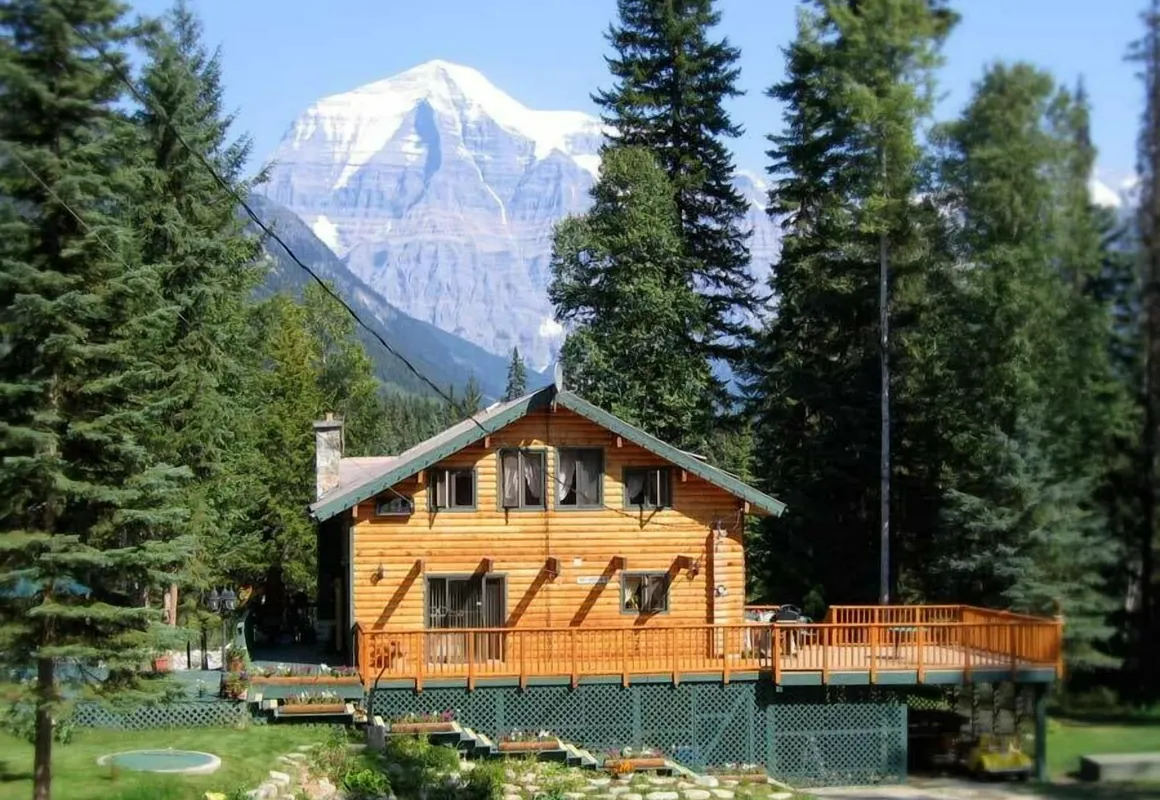 Mount Robson Mountain River Lodge hotel hero