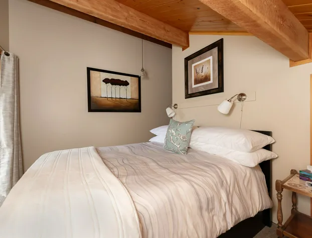 Mount Robson Mountain River Lodge hotel detail image 3