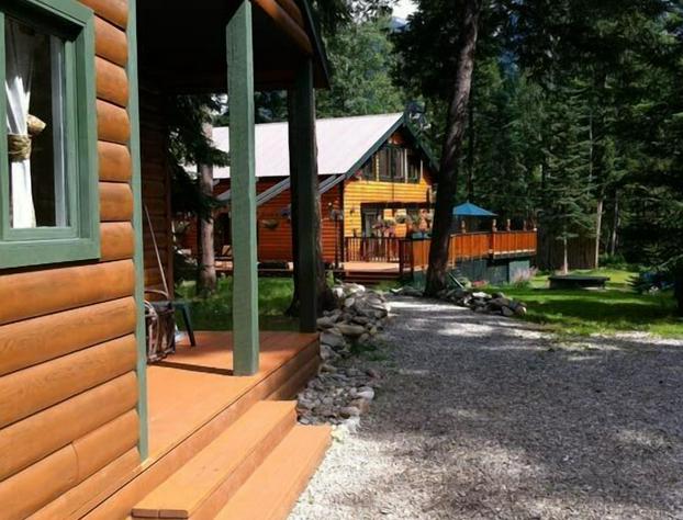 Mount Robson Mountain River Lodge hotel detail image 1