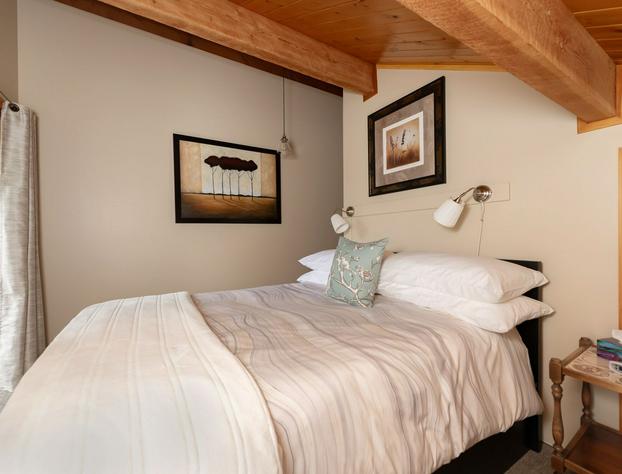 Mount Robson Mountain River Lodge hotel detail image 3