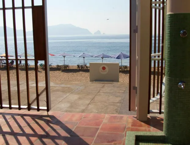 Las Arenas Bungalows Melaque hotel detail image 2