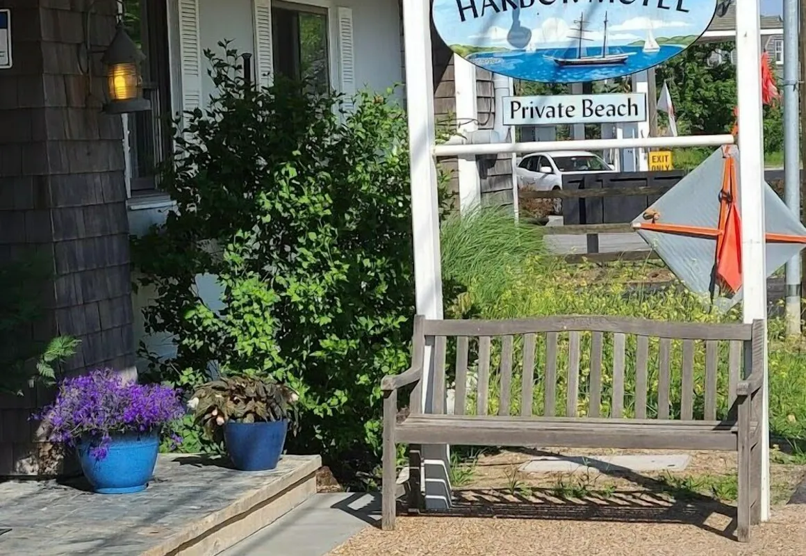 Vineyard Harbor Motel - Private Beach hotel hero