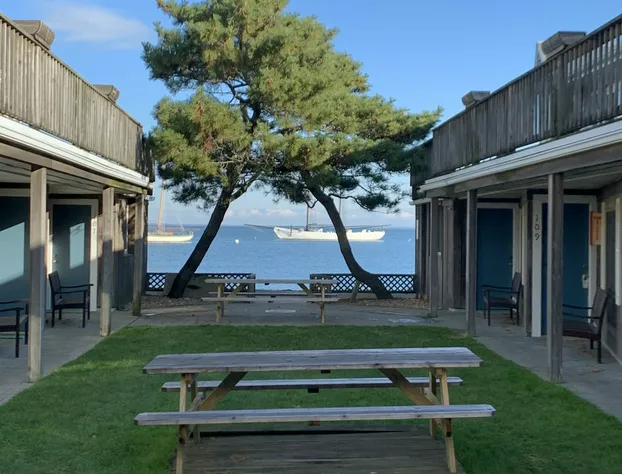 Vineyard Harbor Motel - Private Beach hotel detail image 3