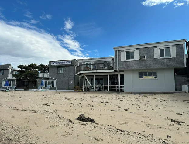 Vineyard Harbor Motel - Private Beach hotel detail image 2