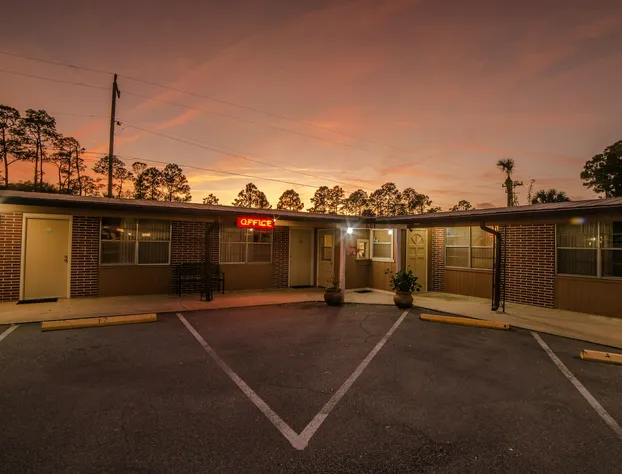 Deluxe Inn hotel detail image 1