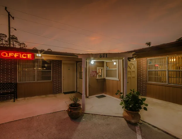 Deluxe Inn hotel detail image 2