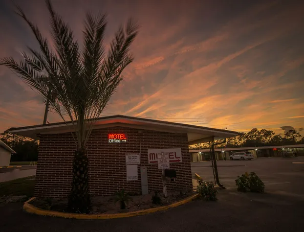 Deluxe Inn hotel detail image 3