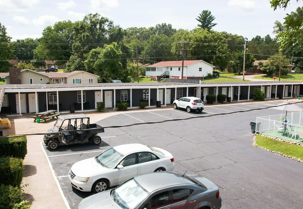 Current River Inn hotel hero