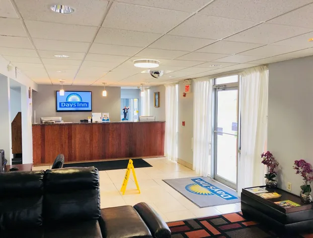 Days Inn by Wyndham Columbia I-70 hotel detail image 1