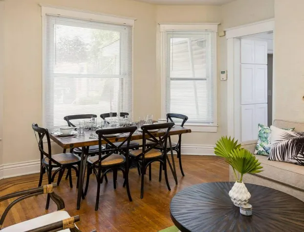 1858 Edgeland Avenue Unit One hotel detail image 4