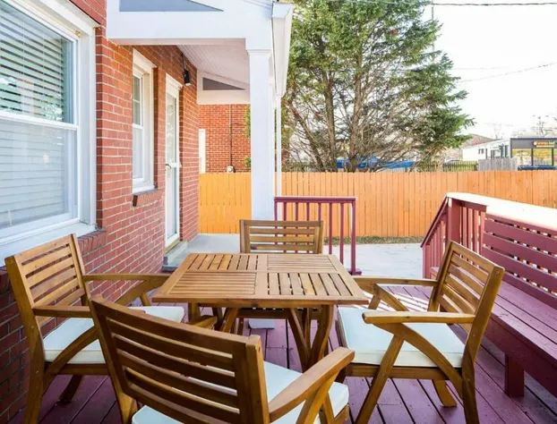 Spacious 6BR 2.5 Bath in Highlands hotel detail image 3