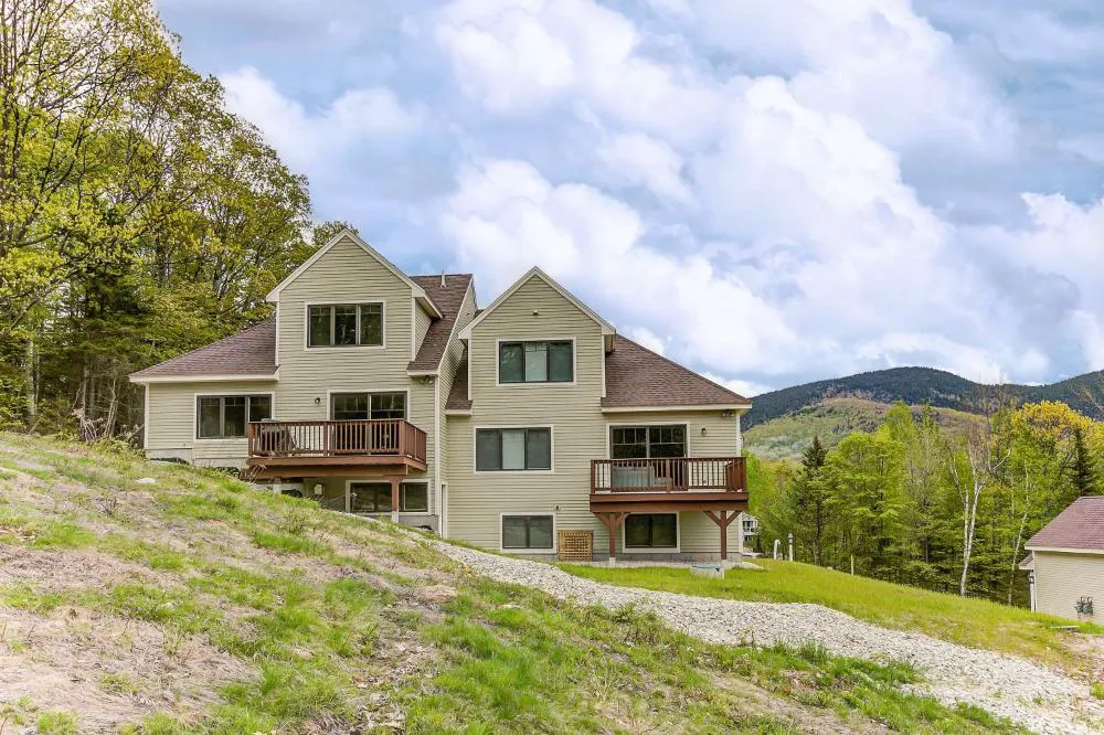 61 East Field Road hotel hero