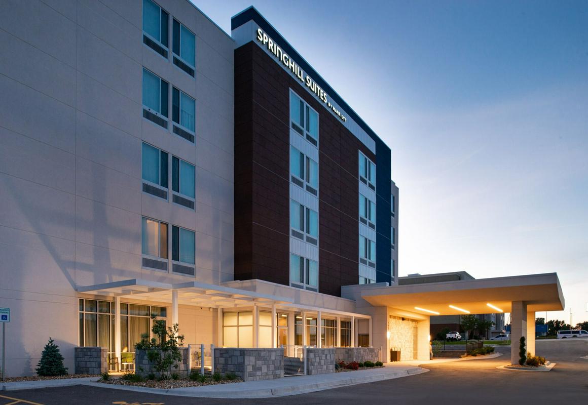 SpringHill Suites by Marriott Kansas City North hotel hero